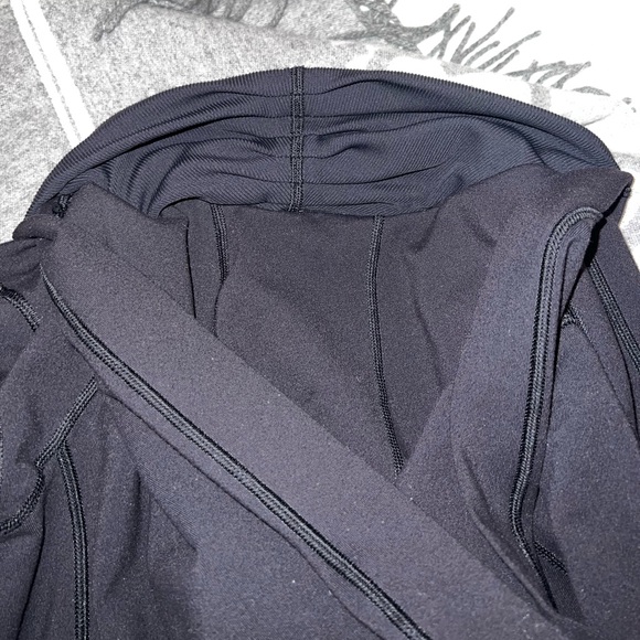 Lululemon og define jacket with hood, size 6 - Picture 9 of 10